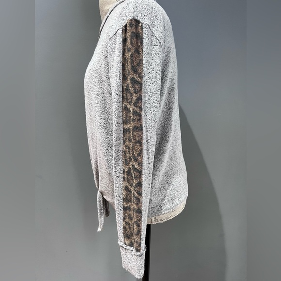 Vintage Havana super soft pullover top with leopard stripe down sleeves - Picture 2 of 8